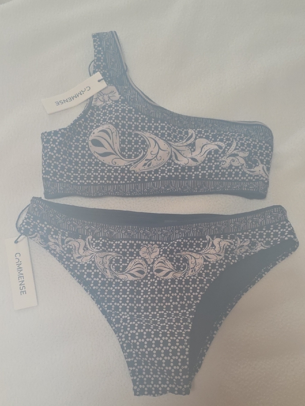Commense Black and White One-Shoulder Bikini Set